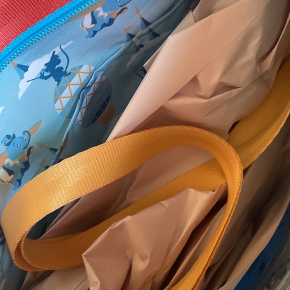 Harvey’s D23 Exclusive Dumbo Poster Tote - Picture 5 of 6